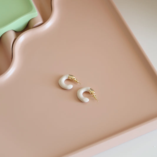 Cream hoop earrings with gold details 